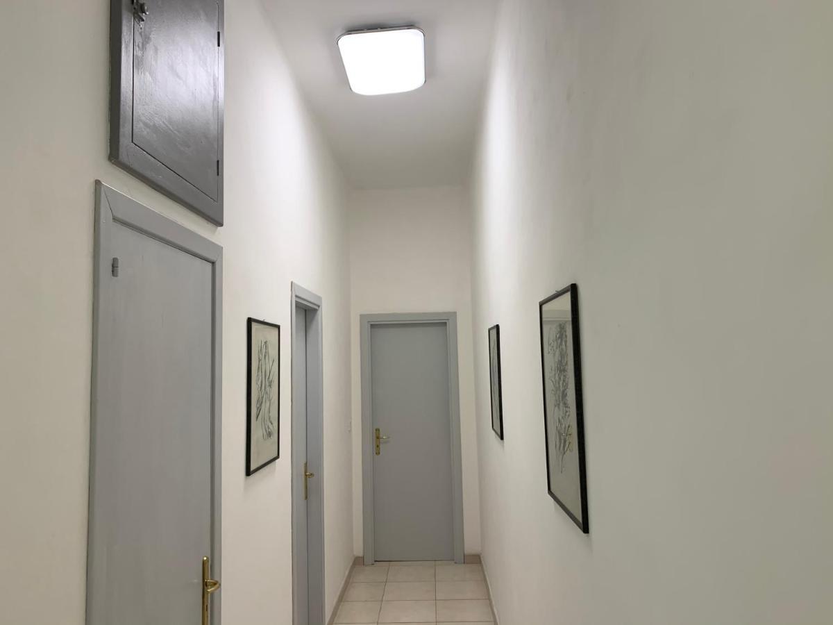 Apartment City Center Eighty-Five Bari Bagian luar foto