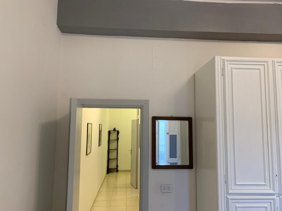 Apartment City Center Eighty-Five Bari Bagian luar foto