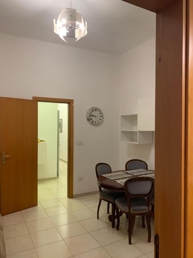 Apartment City Center Eighty-Five Bari Bagian luar foto